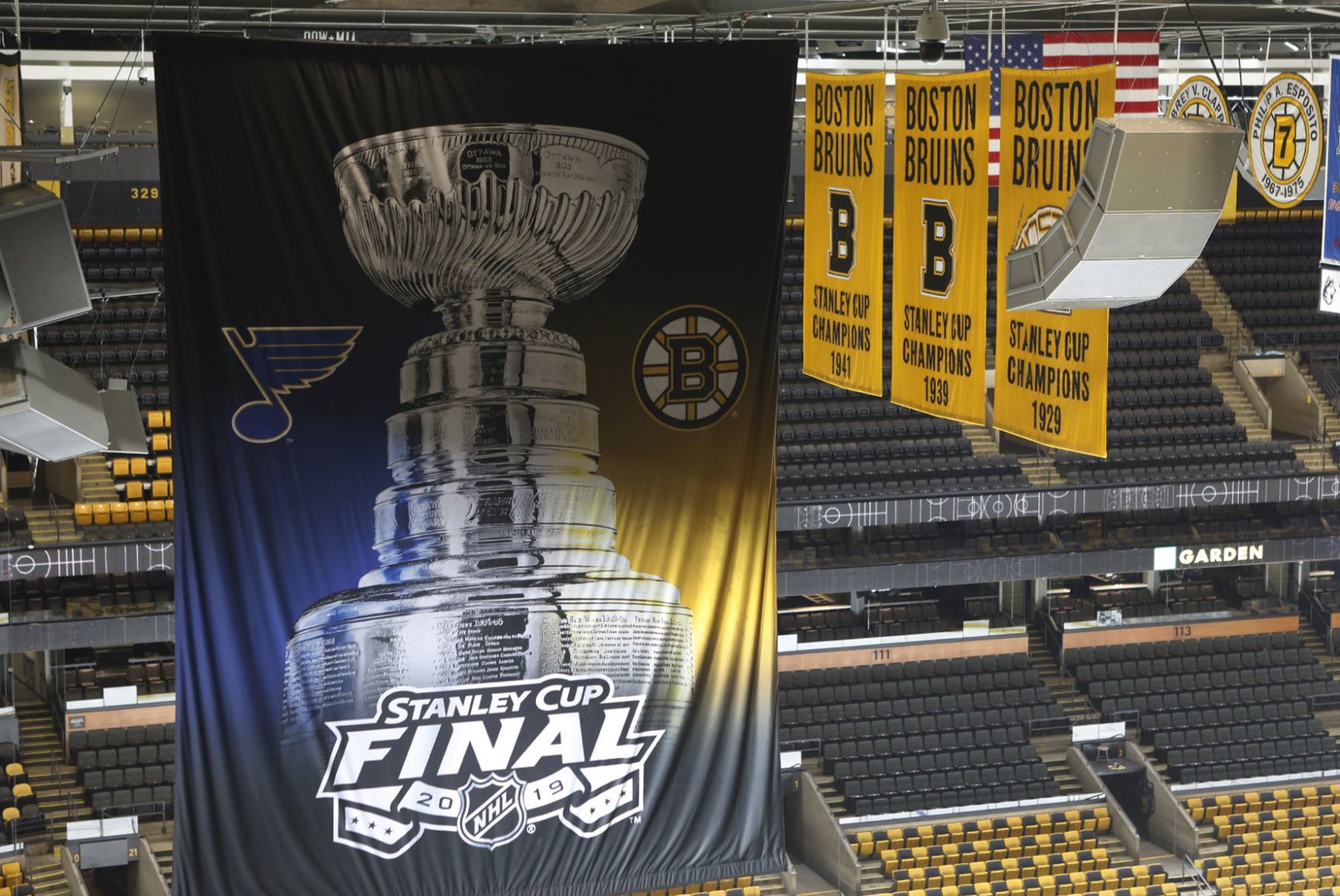 Blues and Bruins practice before the Stanley Cup